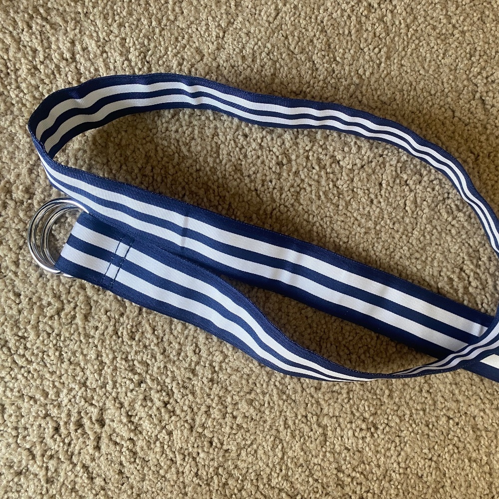 Vineyard Vine Belt Size Medium